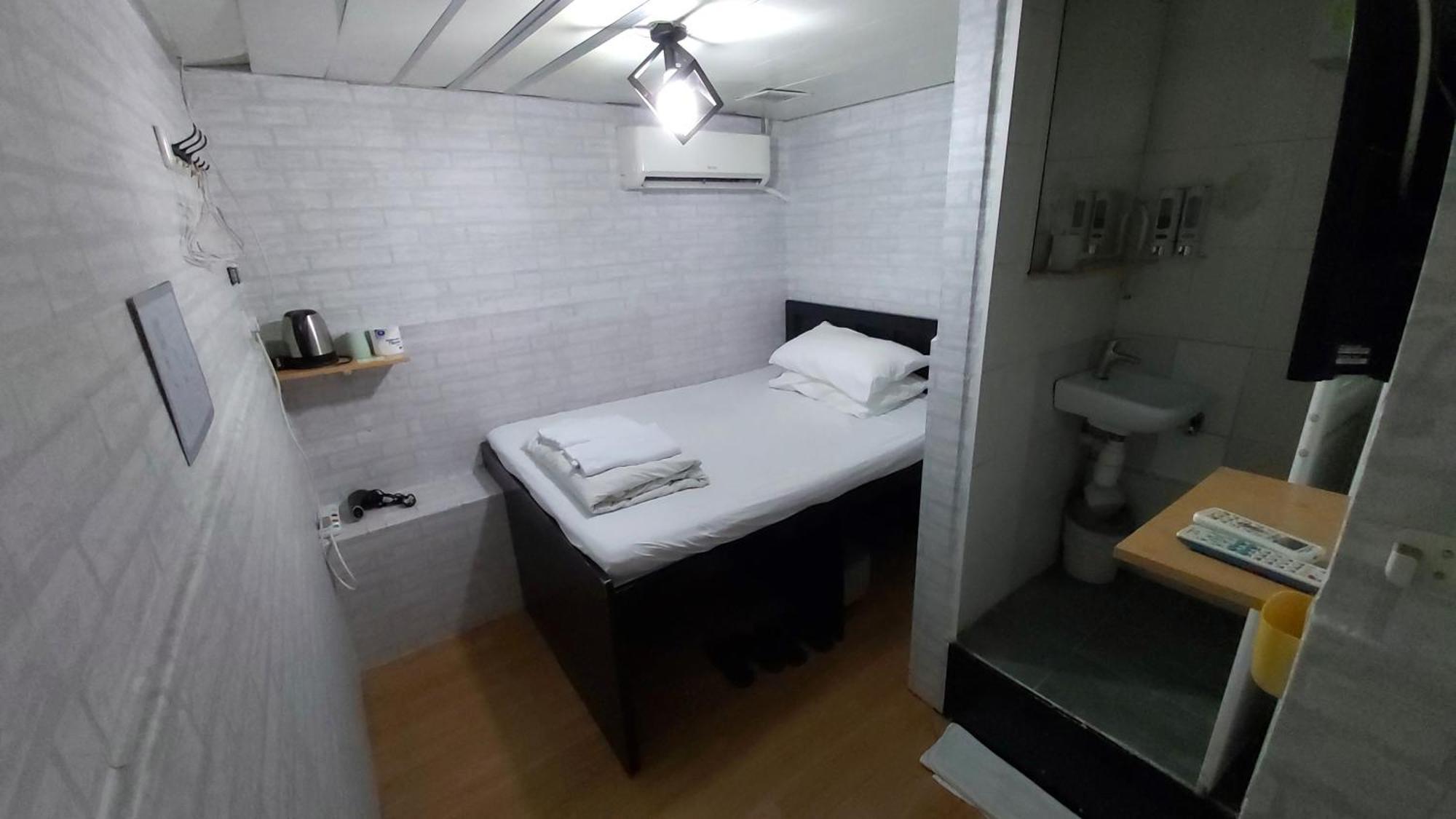 Cozy Inn Jordan Station Hong Kong Exterior photo